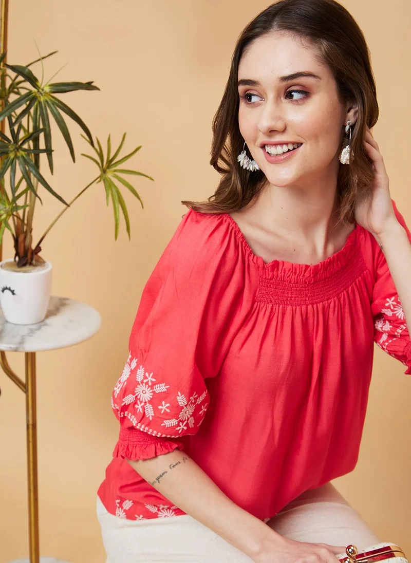 جلو باص تونيك مطرز بياقة مربعة وسموك نسائي